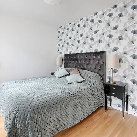 Esprit Village - Avec Parking Prive * Clamart